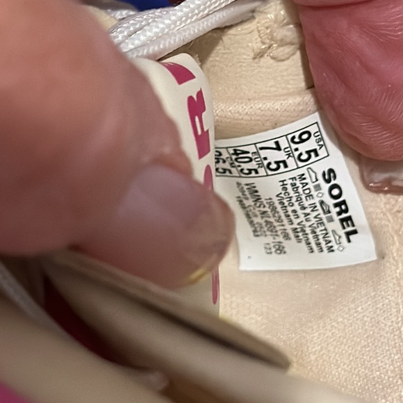 Sorel, Women’s Kinetic Breakthru Tech Sneaker, size 9.5 - Picture 7 of 13